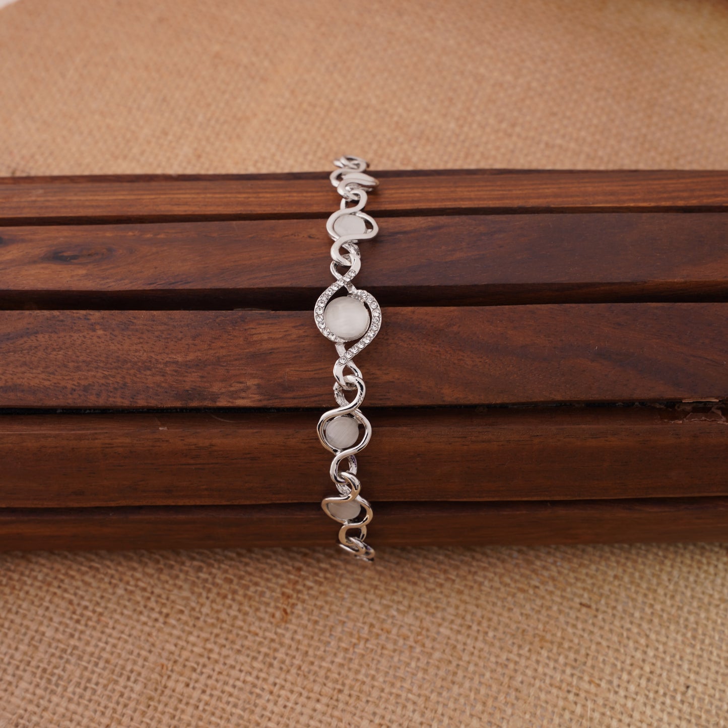 Elegant Wave Link Bracelet