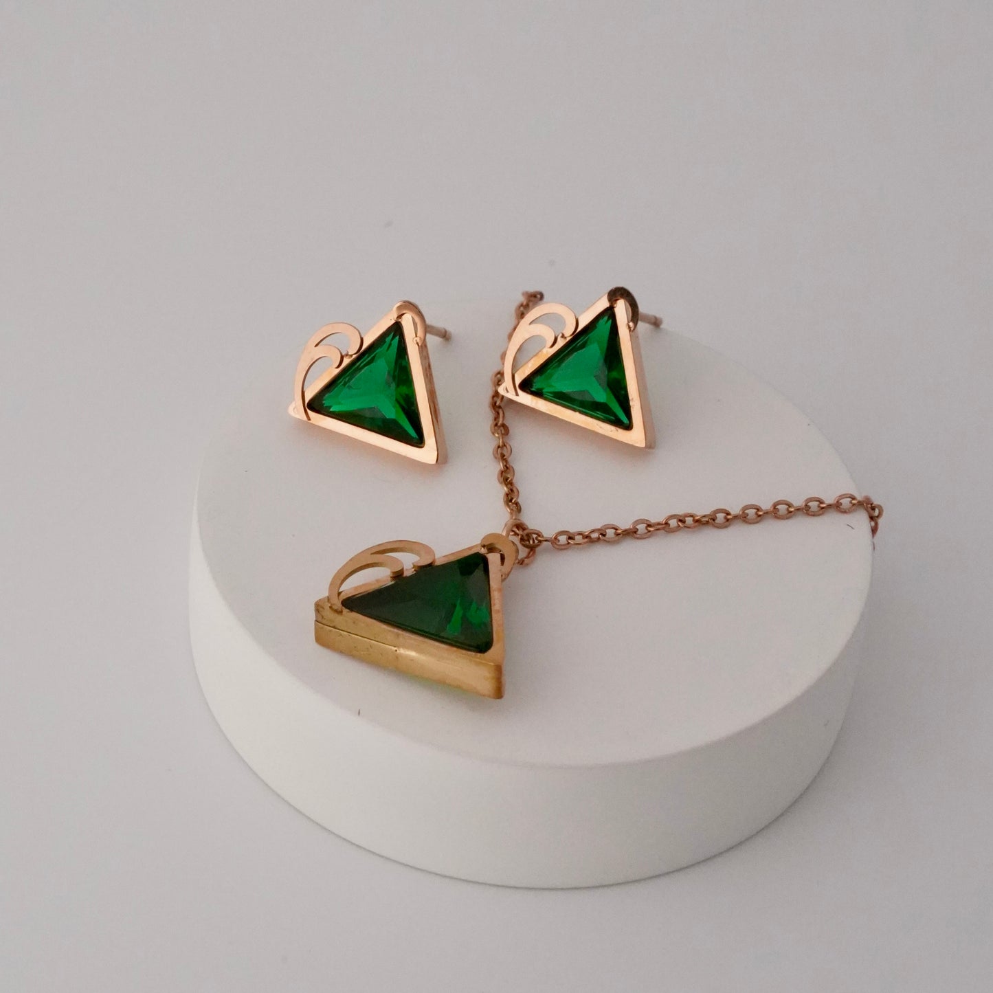 Geometric Minimal Necklace set