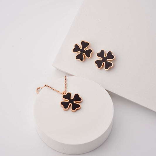 Minimalist Flower Necklace Set